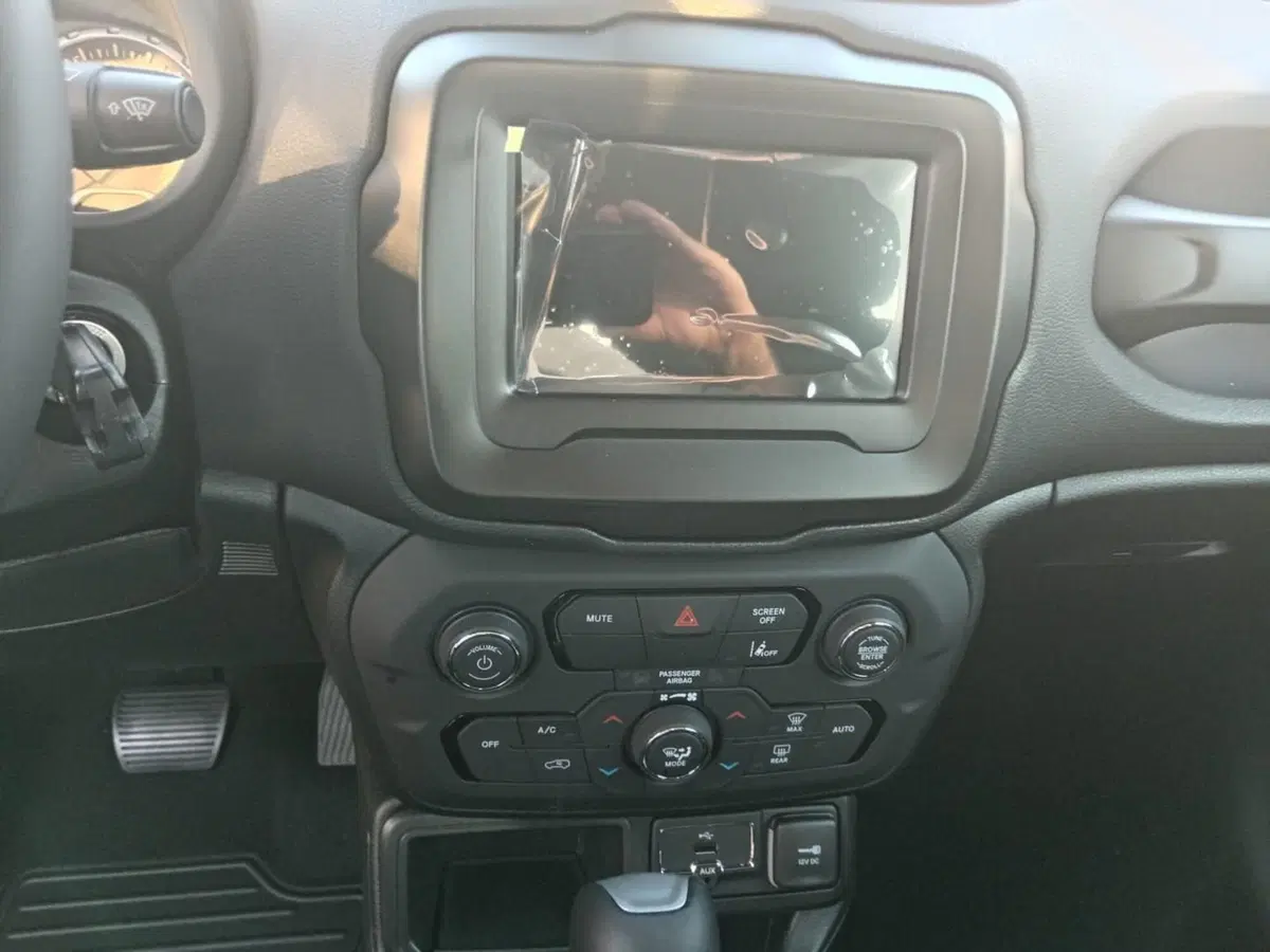 Jeep Renegade nuova a Alessandria (6)