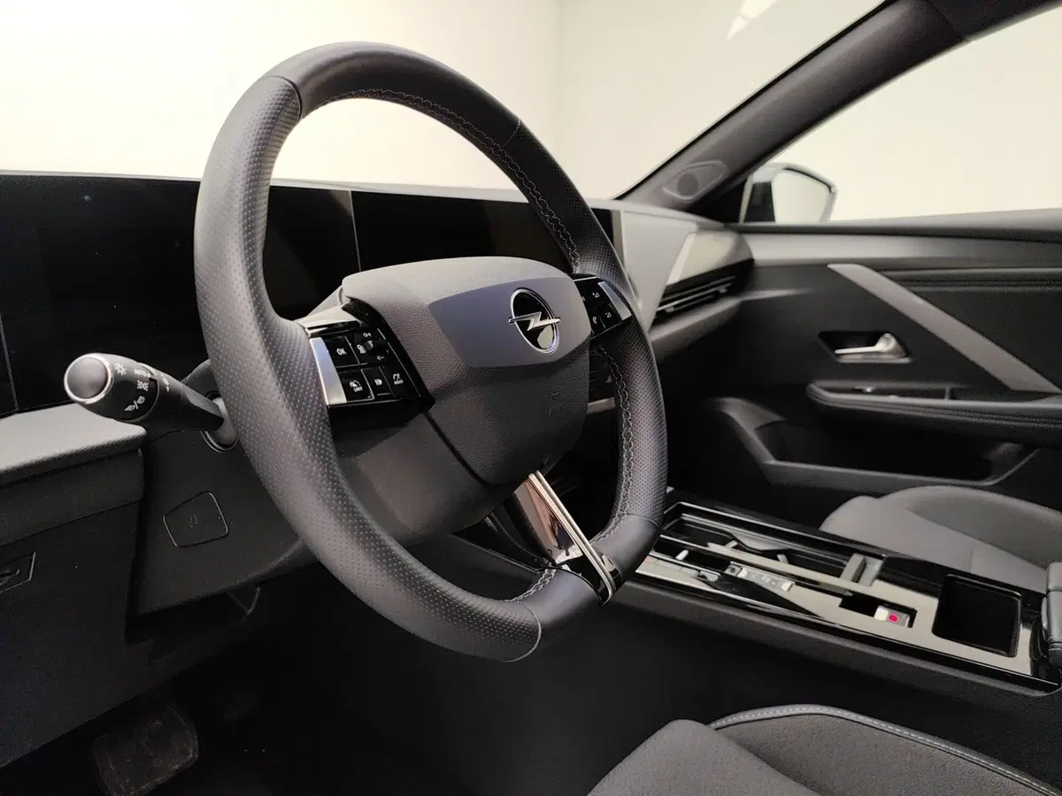 Opel Astra usata a Como (9)