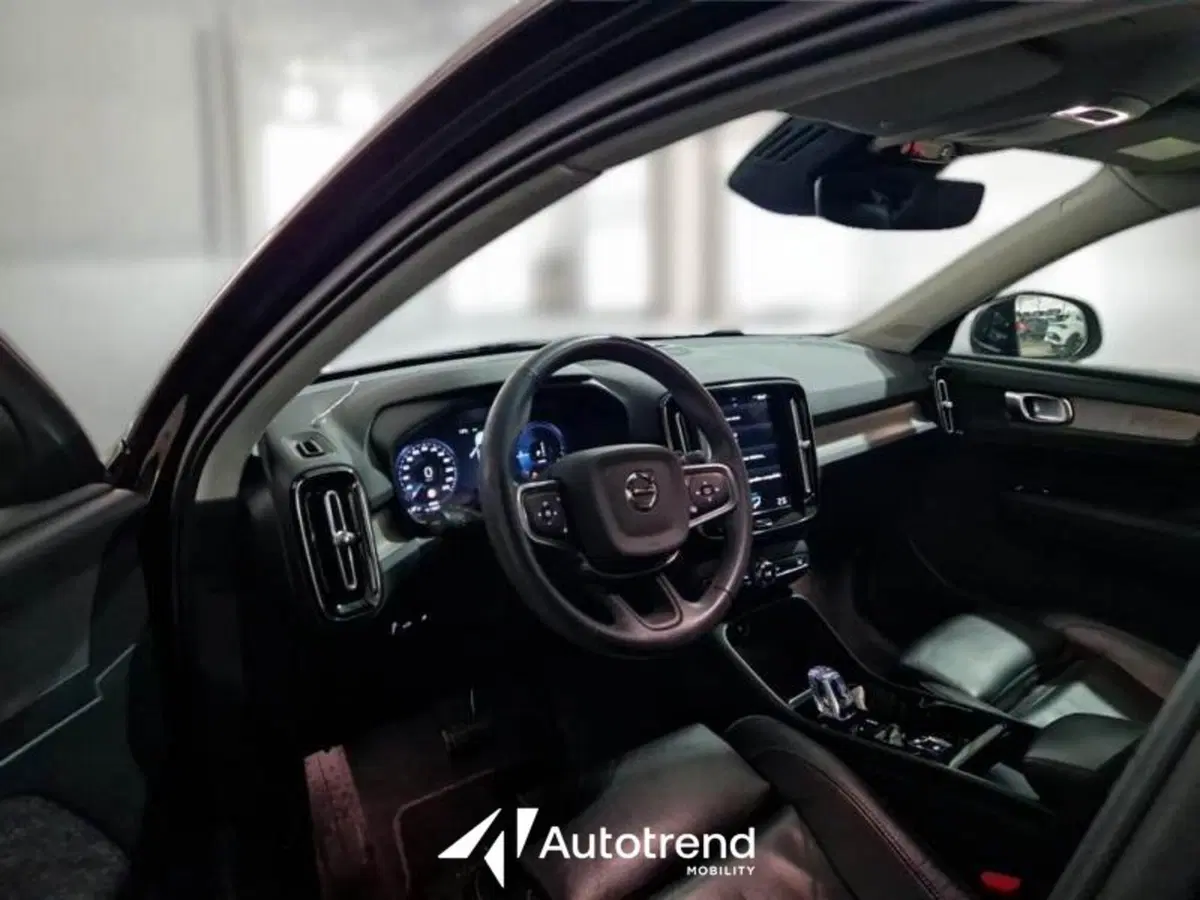 Volvo XC40 usata a Bari (16)