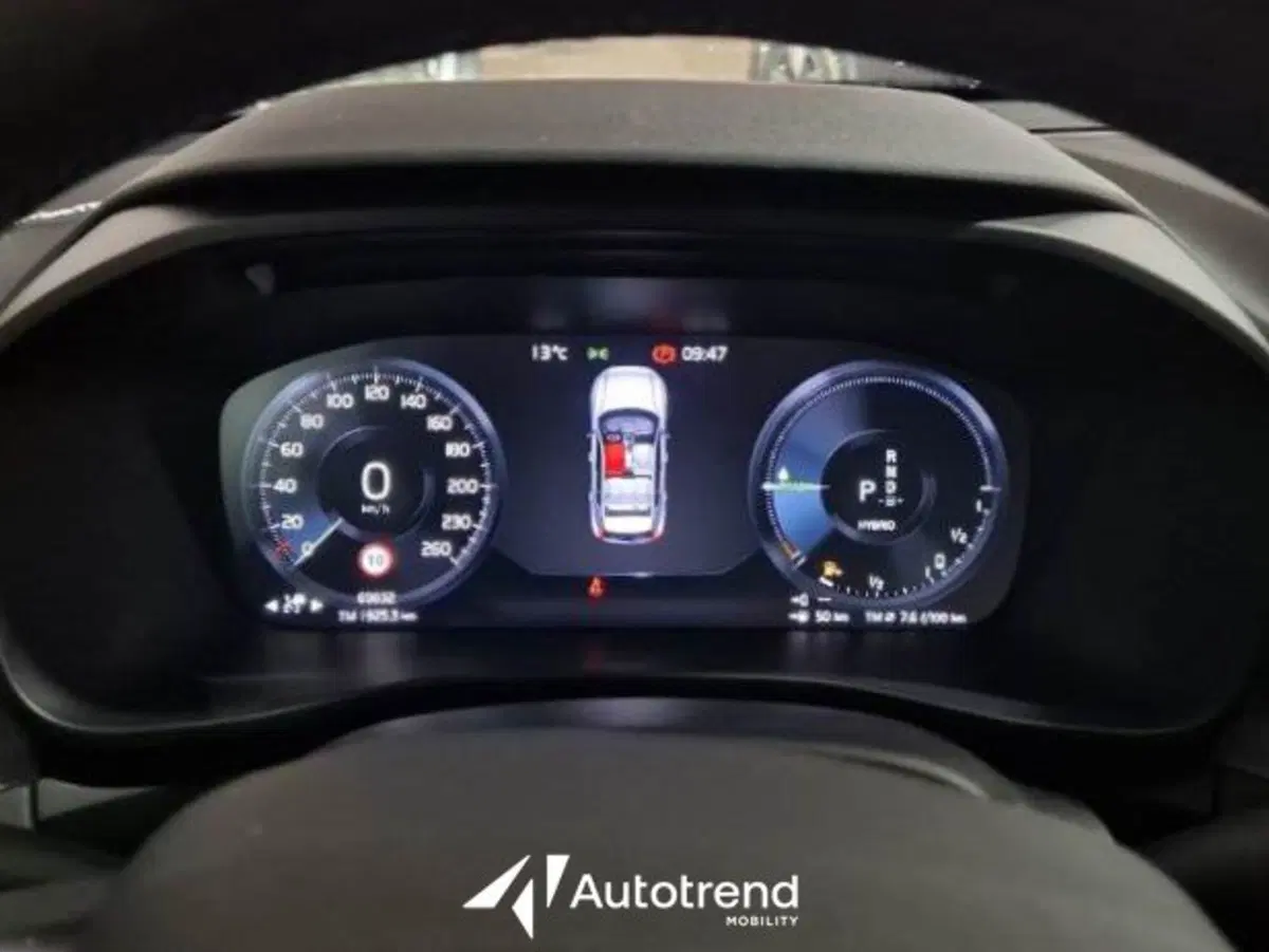 Volvo XC40 usata a Bari (8)