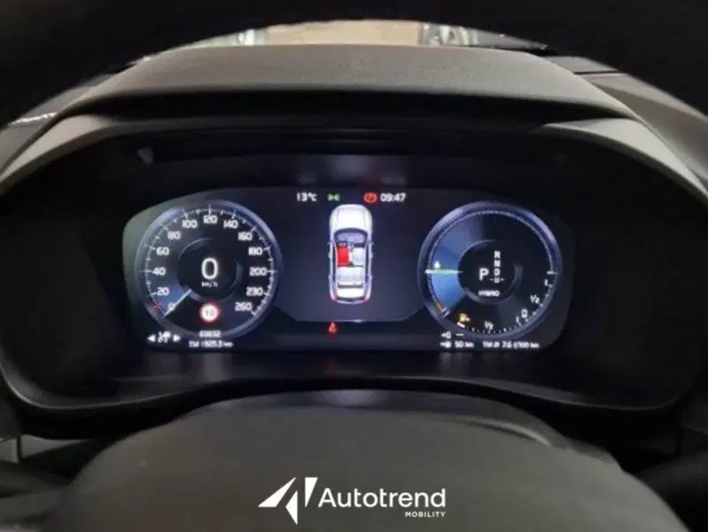 Volvo XC40 usata a Bari (8)
