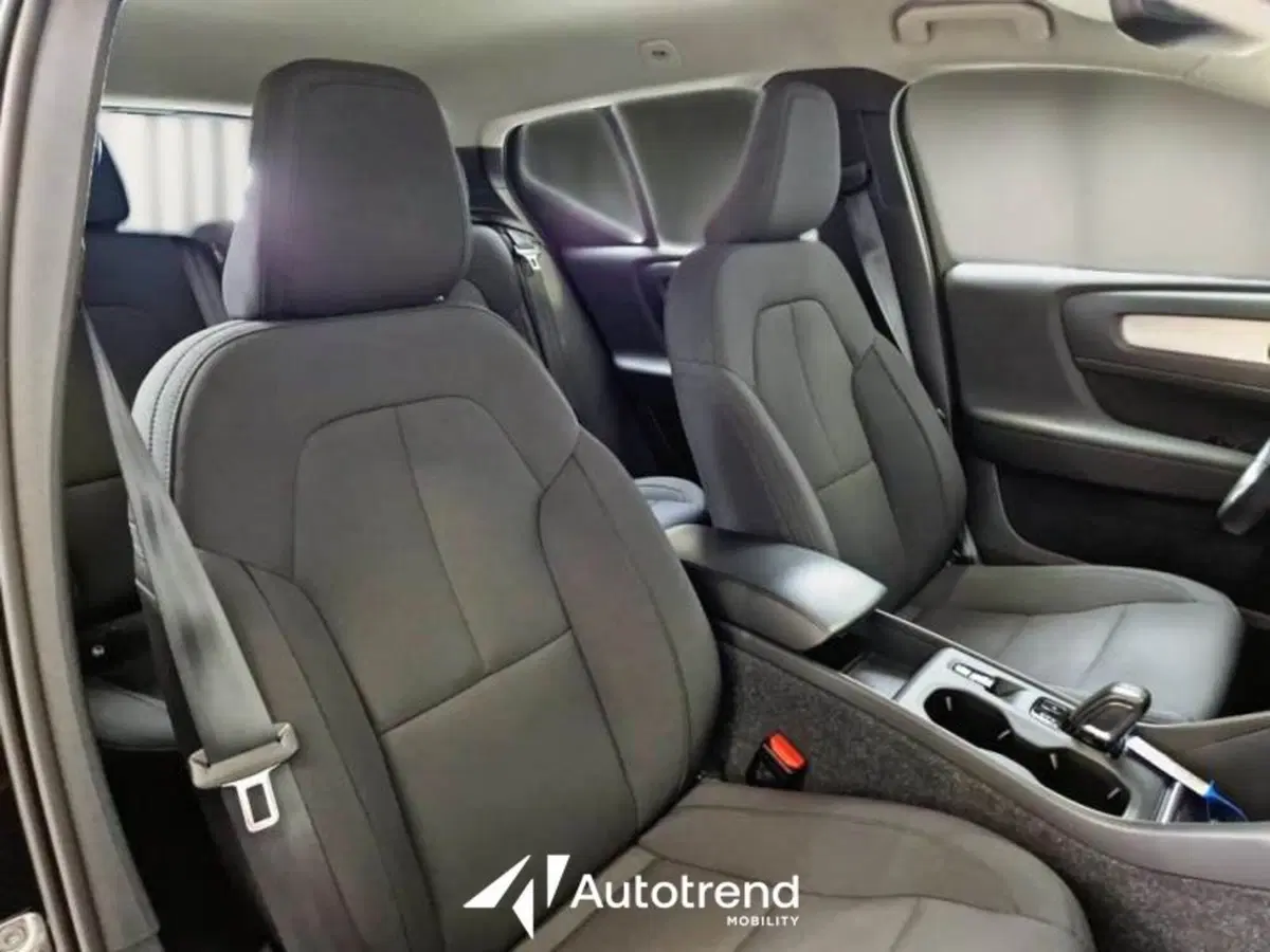Volvo XC40 usata a Bari (7)