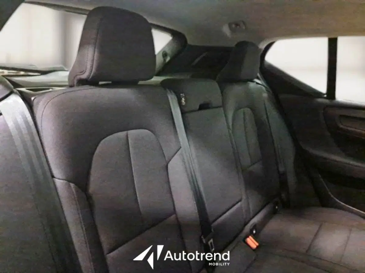 Volvo XC40 usata a Bari (10)