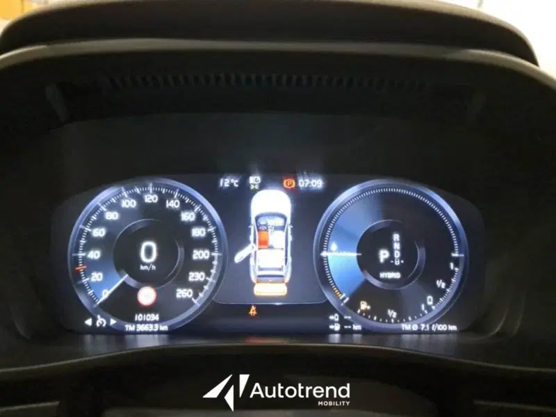 Volvo XC40 usata a Bari (19)