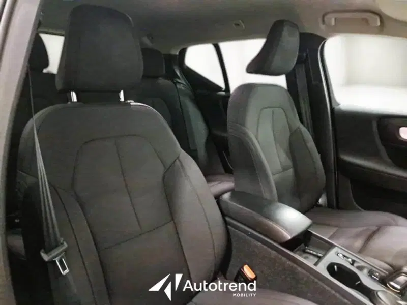 Volvo XC40 usata a Bari (7)