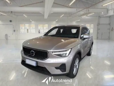 Volvo XC40 T2 Momentum Core del 2023 usata a Bari