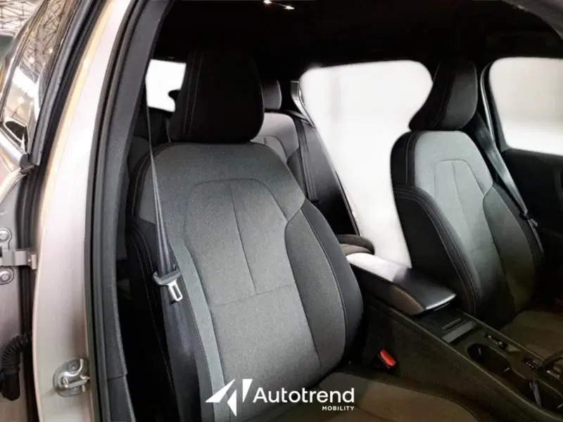 Volvo XC40 usata a Bari (7)