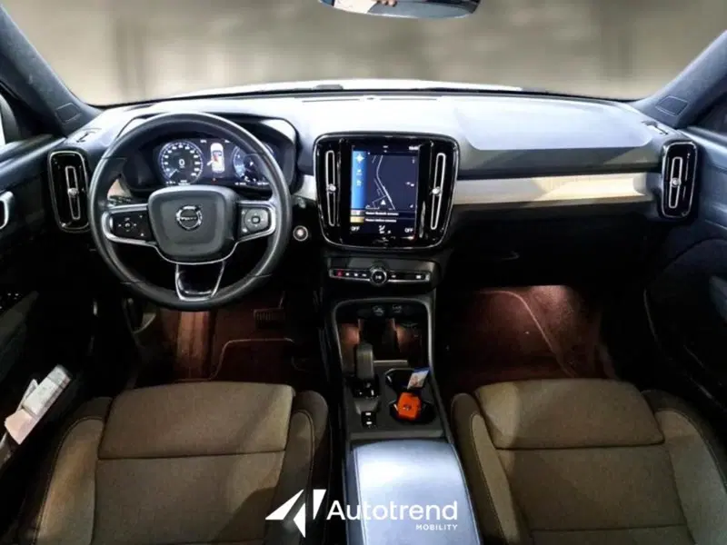Volvo XC40 usata a Bari (8)