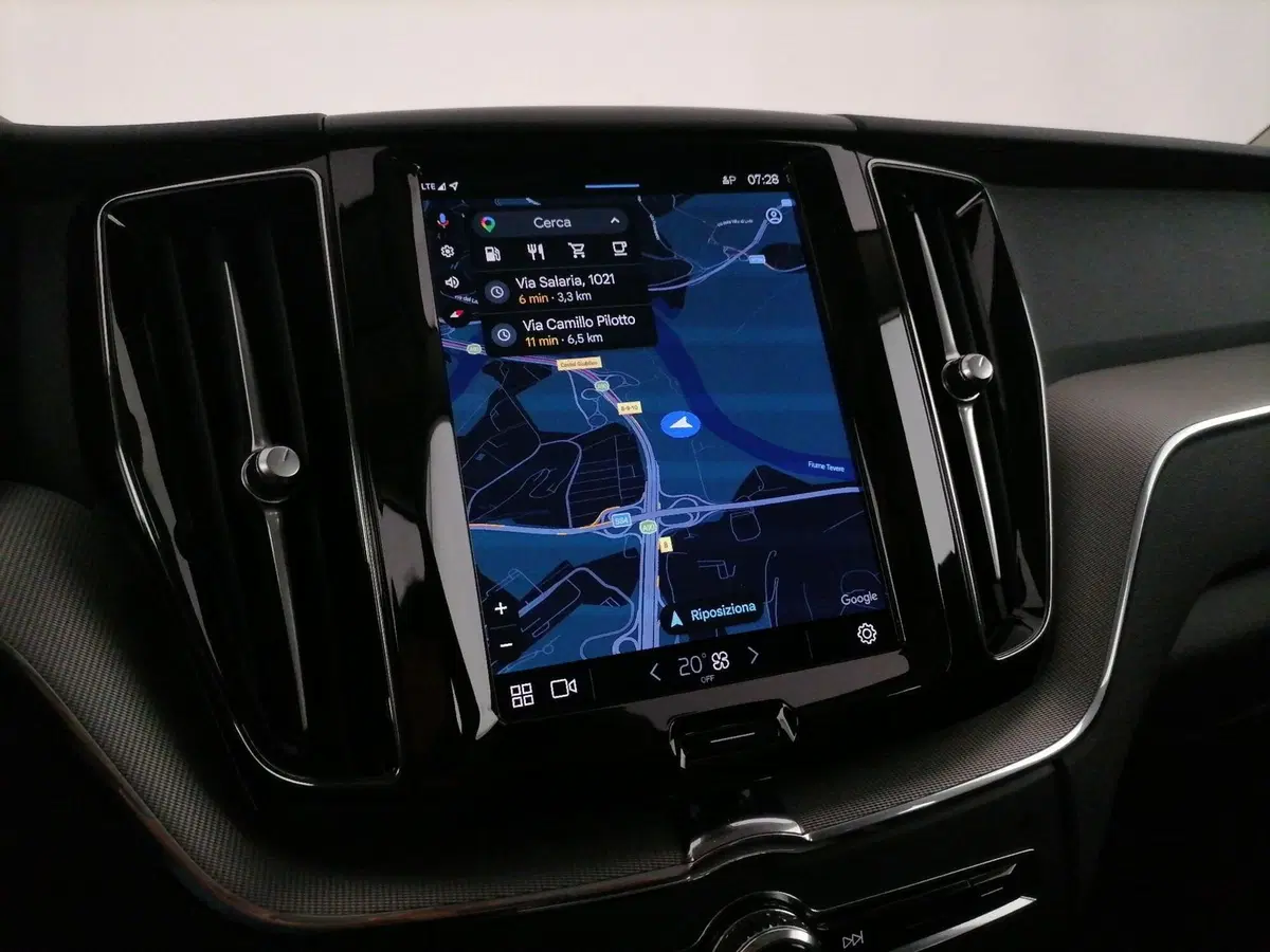 Volvo XC60 usata a Roma (18)