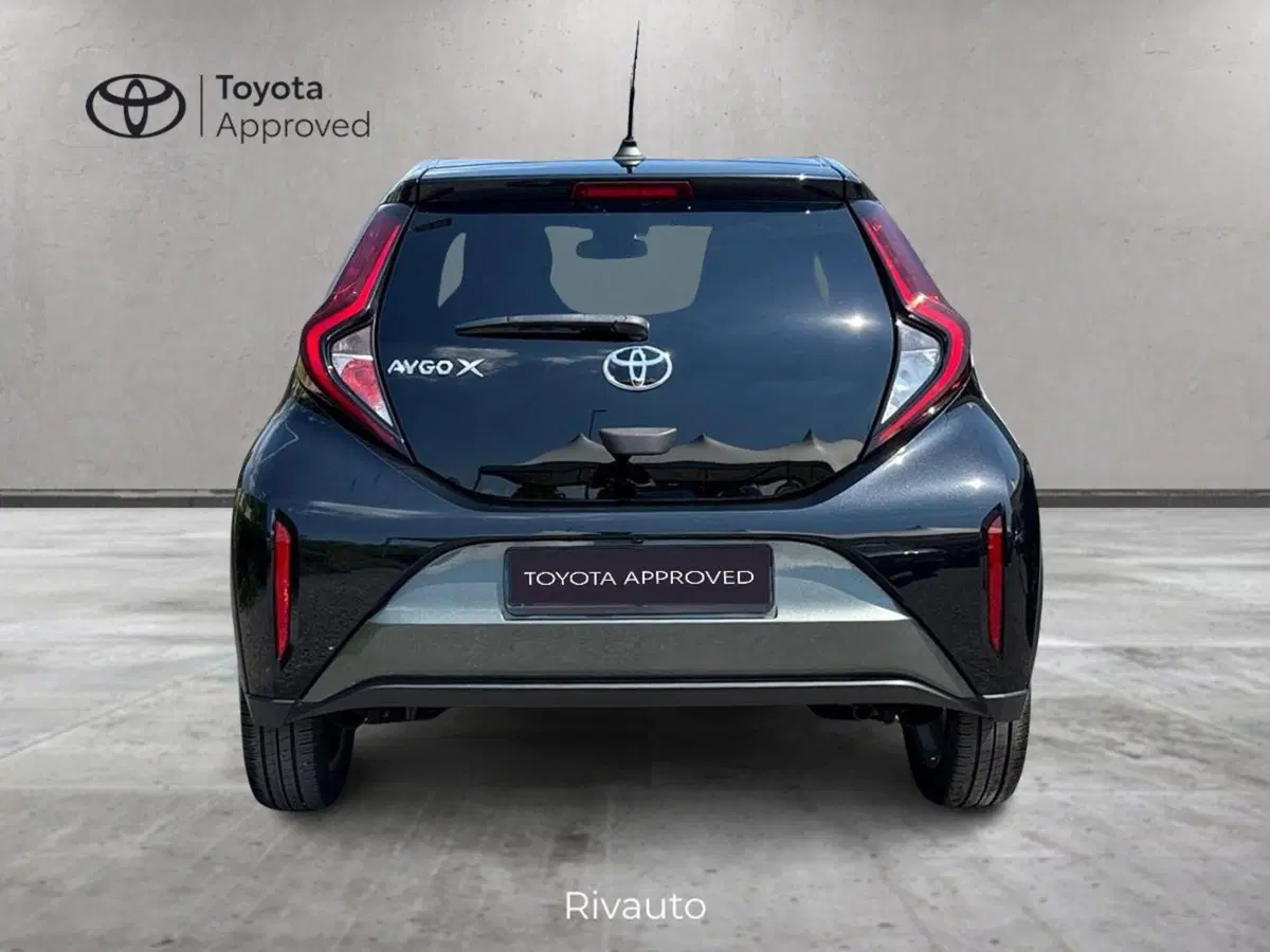 Toyota Aygo X usata a Como (12)