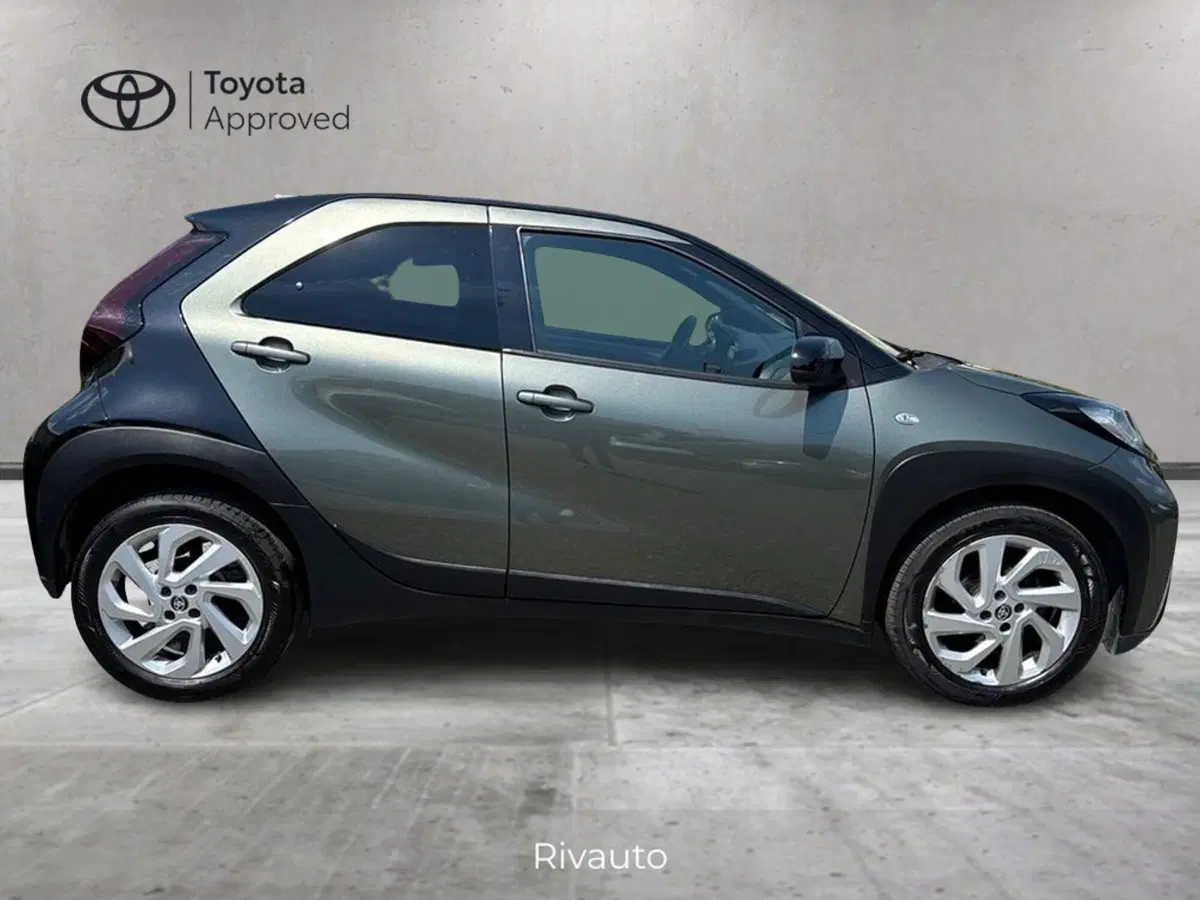 Toyota Aygo X usata a Como (4)