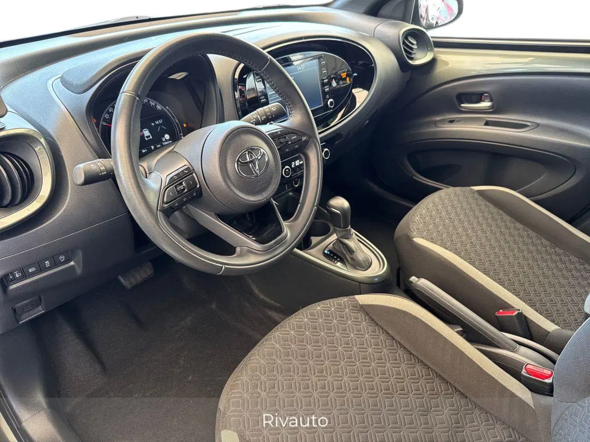 Toyota Aygo X usata a Como (7)