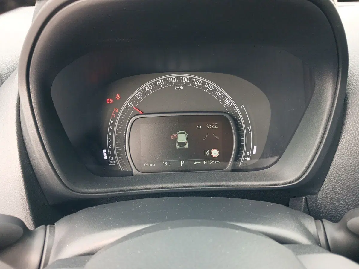 Toyota Aygo X usata a Ragusa (11)