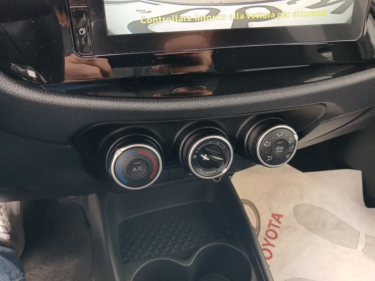 Toyota Aygo X usata a Ragusa (14)