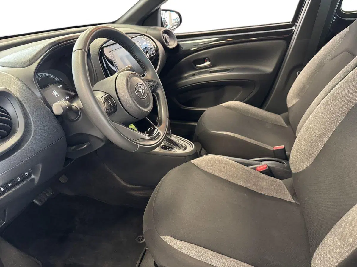 Toyota Aygo X usata a Prato (10)