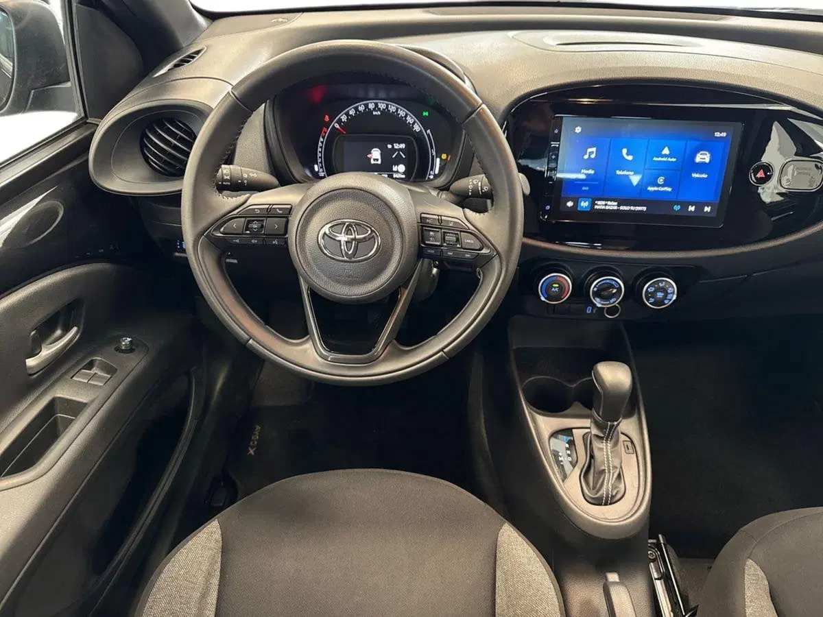 Toyota Aygo X usata a Prato (11)