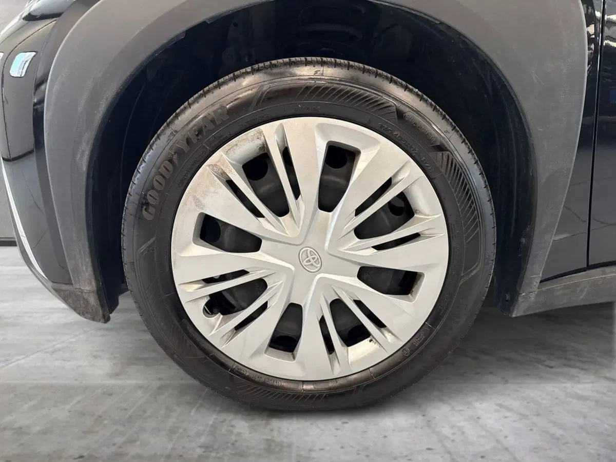 Toyota Aygo X usata a Prato (8)