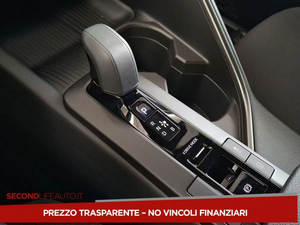 Toyota Toyota C-HR nuova a Chieti (15)