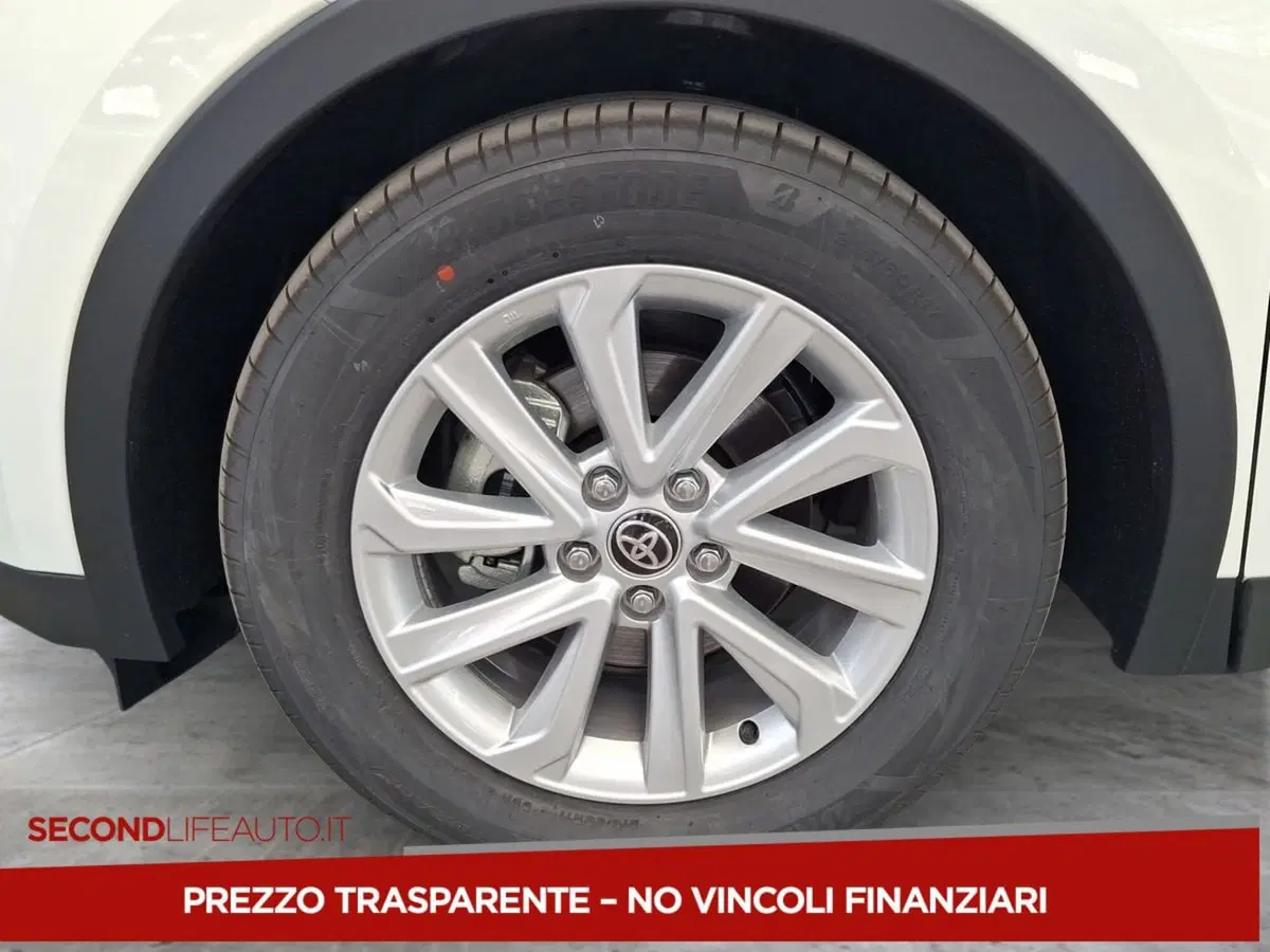 Toyota Toyota C-HR nuova a Chieti (18)