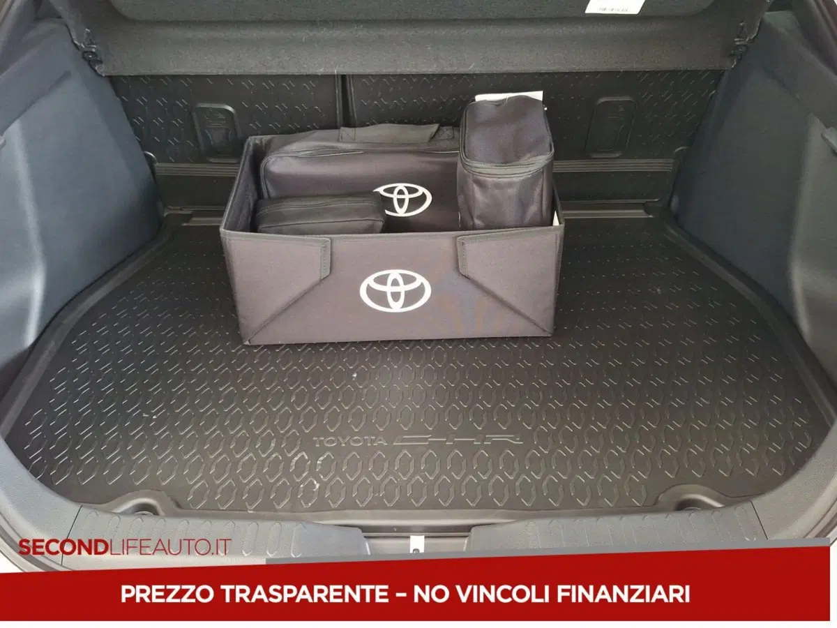 Toyota Toyota C-HR nuova a Chieti (19)