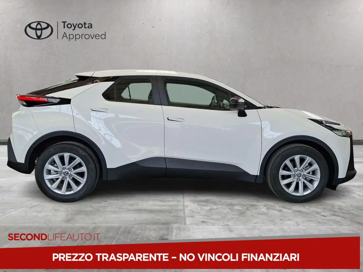Toyota Toyota C-HR nuova a Chieti (2)