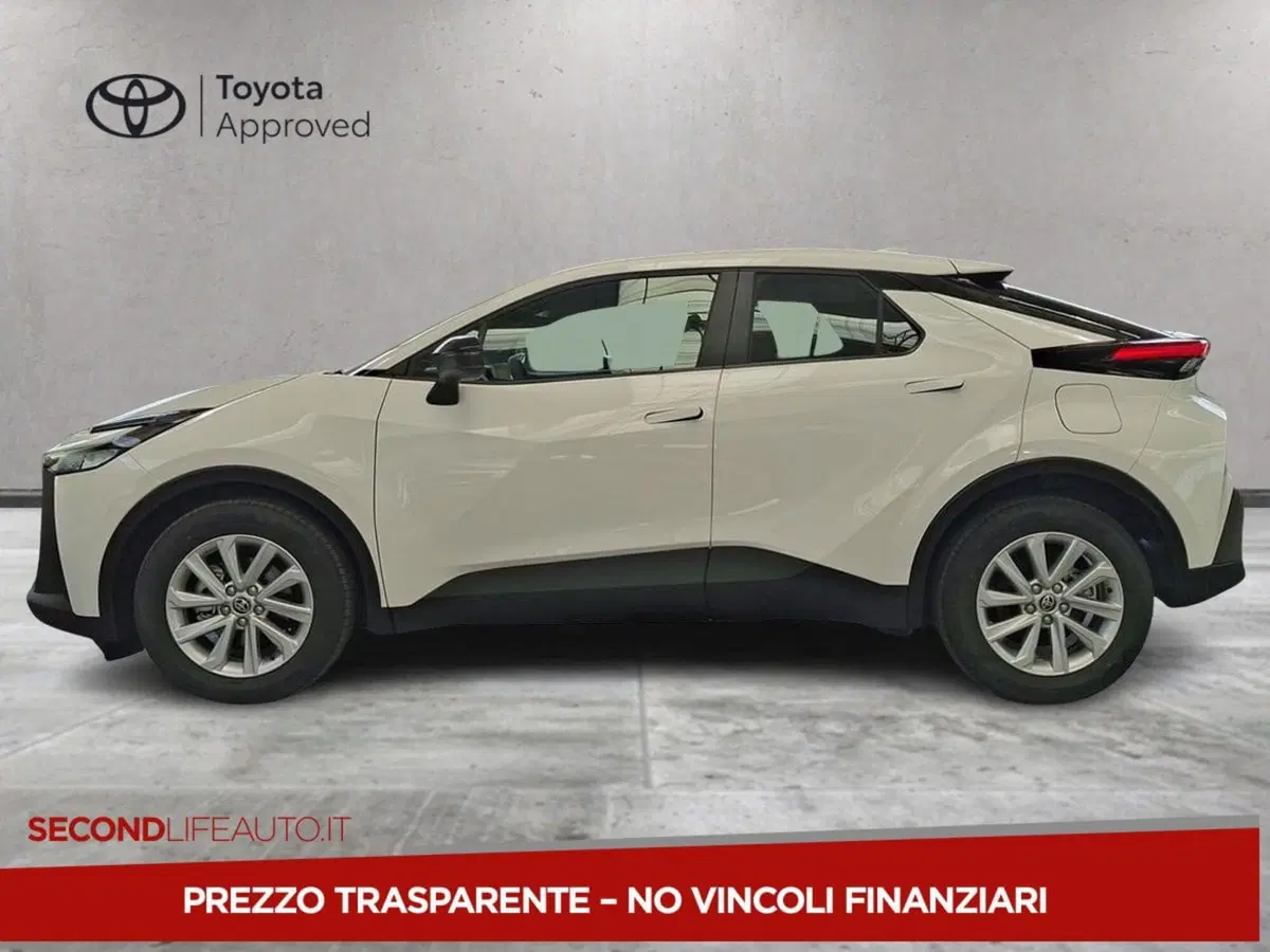 Toyota Toyota C-HR nuova a Chieti (3)