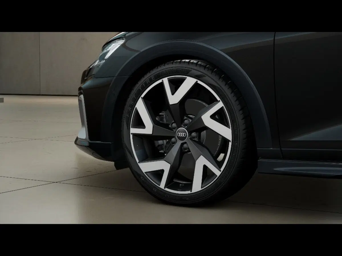 Audi A3 allstreet nuova a Livorno (6)