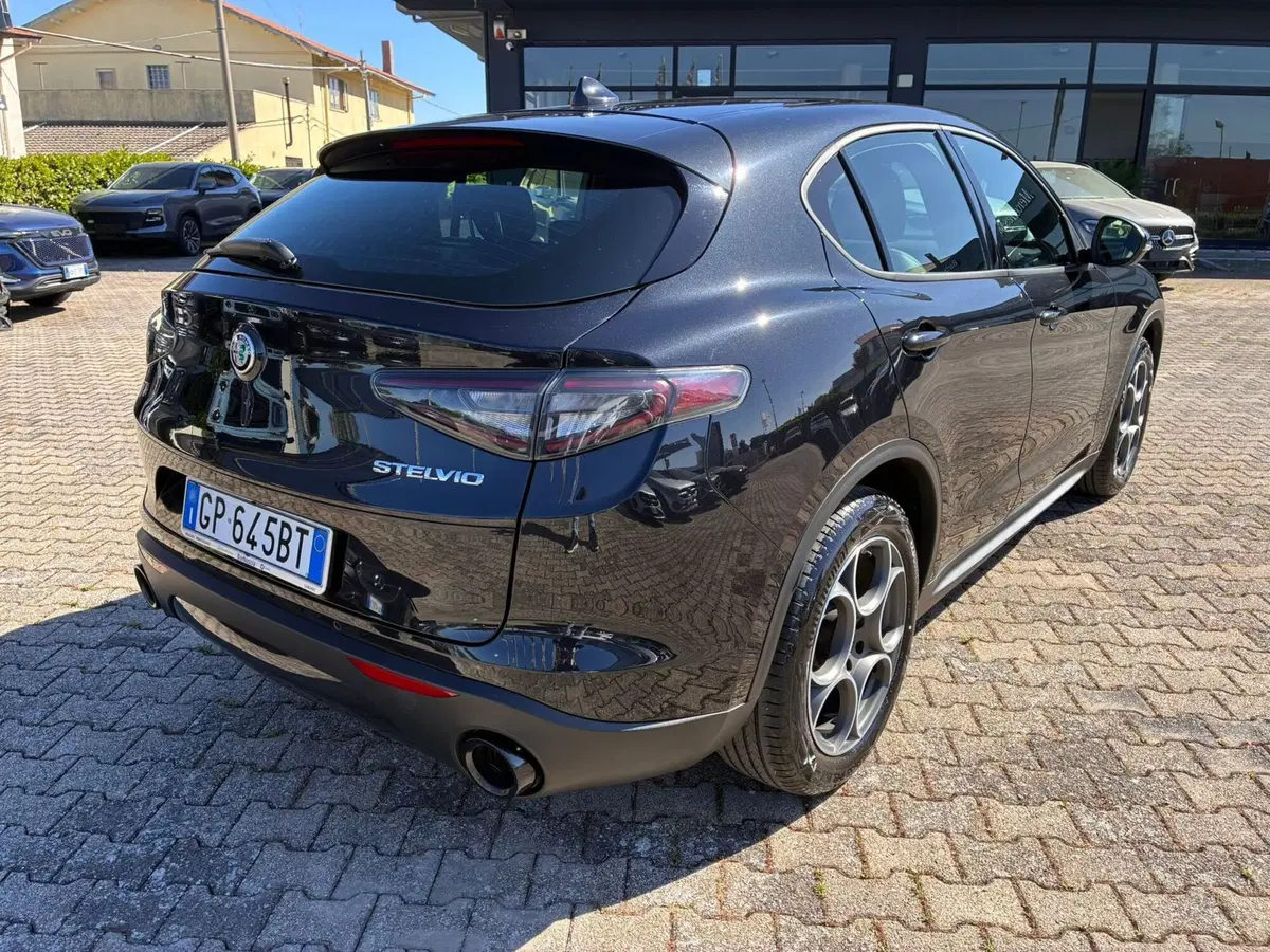 Alfa Romeo Stelvio usata a Chieti (4)