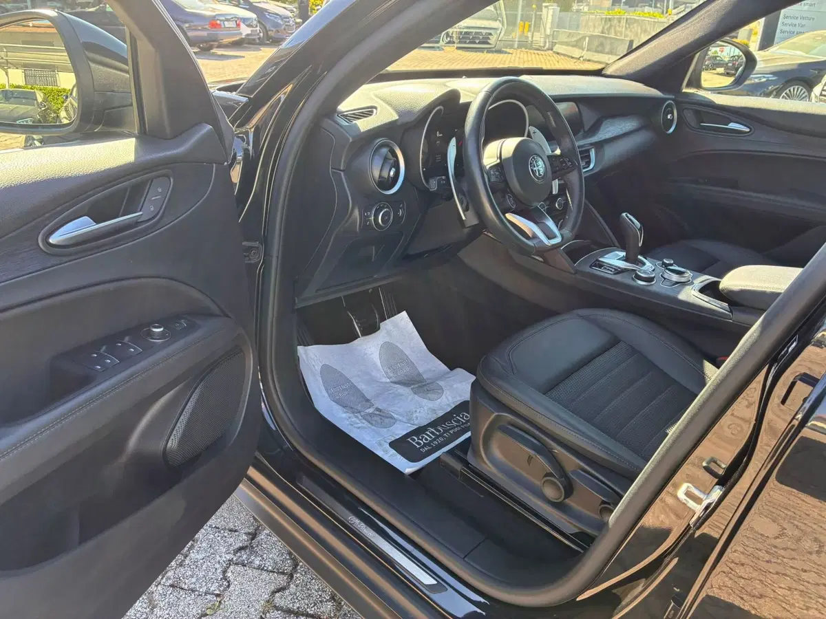 Alfa Romeo Stelvio usata a Chieti (8)