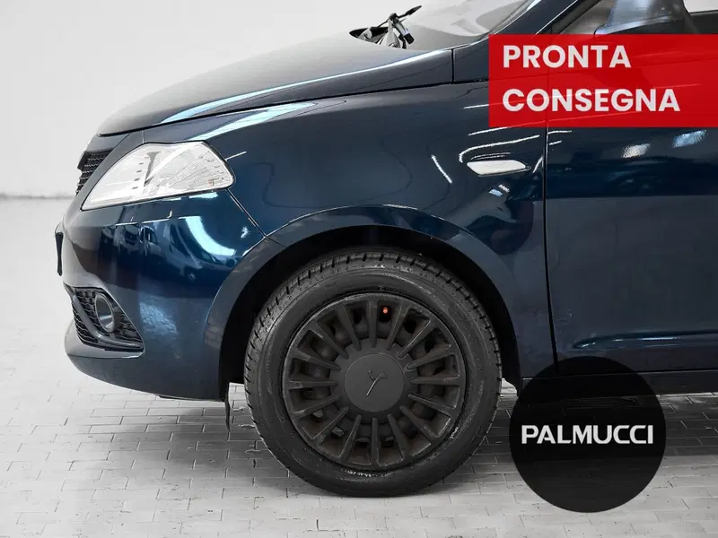 Lancia Ypsilon usata a Prato (6)