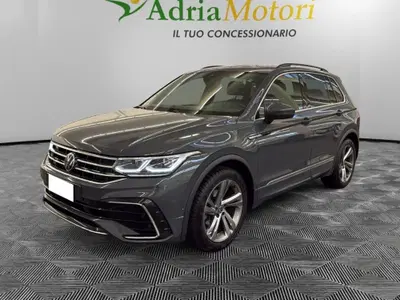 Volkswagen Tiguan Allspace 2.0 TDI SCR DSG 4MOTION Advanced BMT del 2023 usata a Pordenone