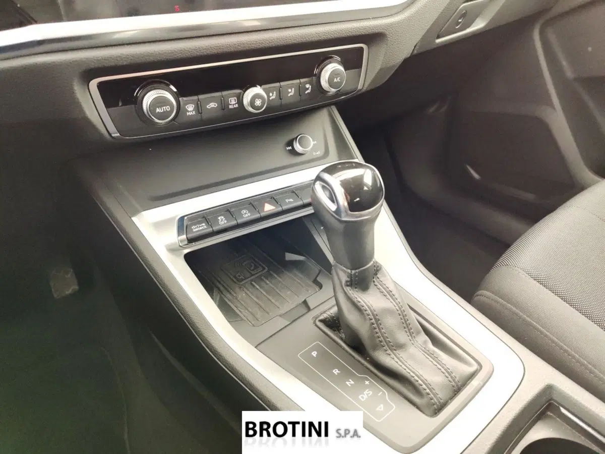 Audi Q3 Sportback usata a Massa-Carrara (11)