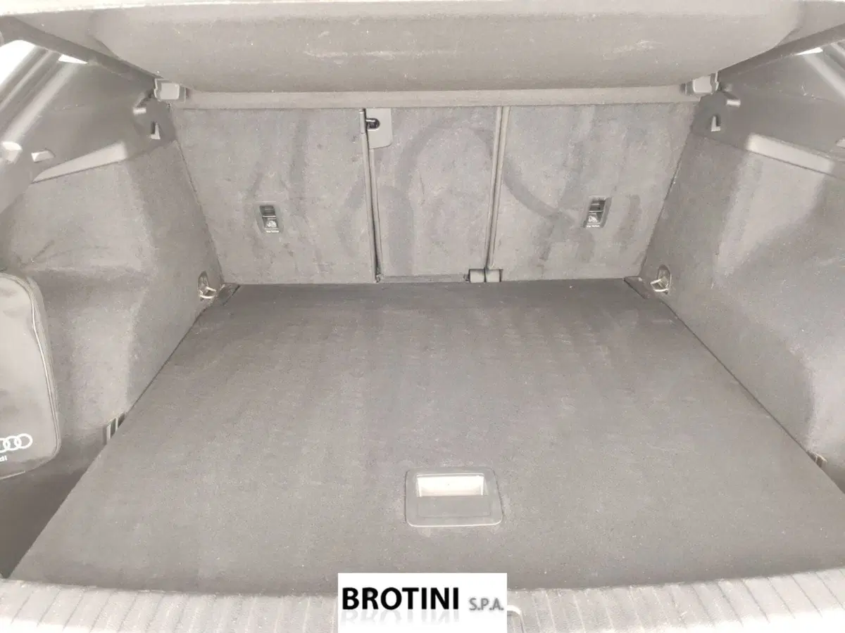Audi Q3 Sportback usata a Massa-Carrara (15)