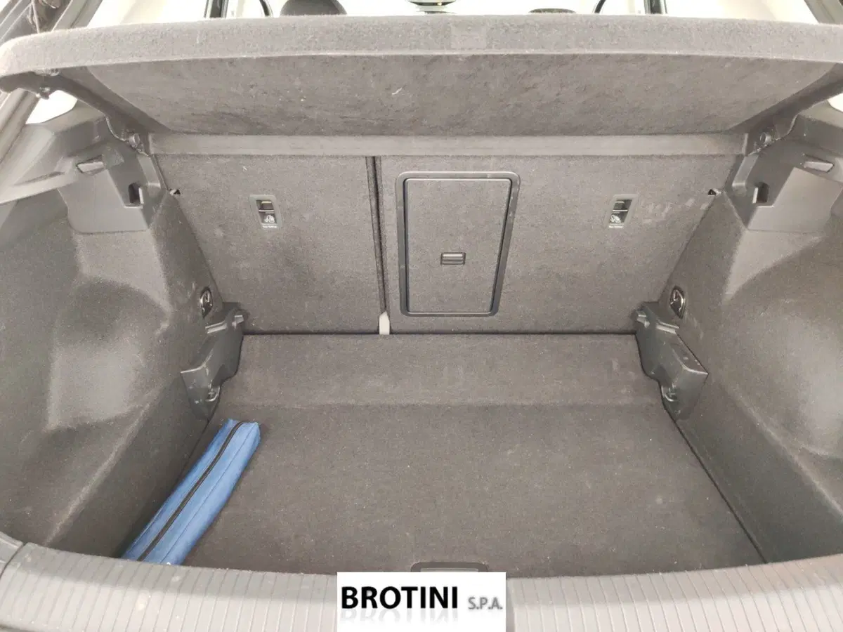 Volkswagen T-Roc usata a Massa-Carrara (15)
