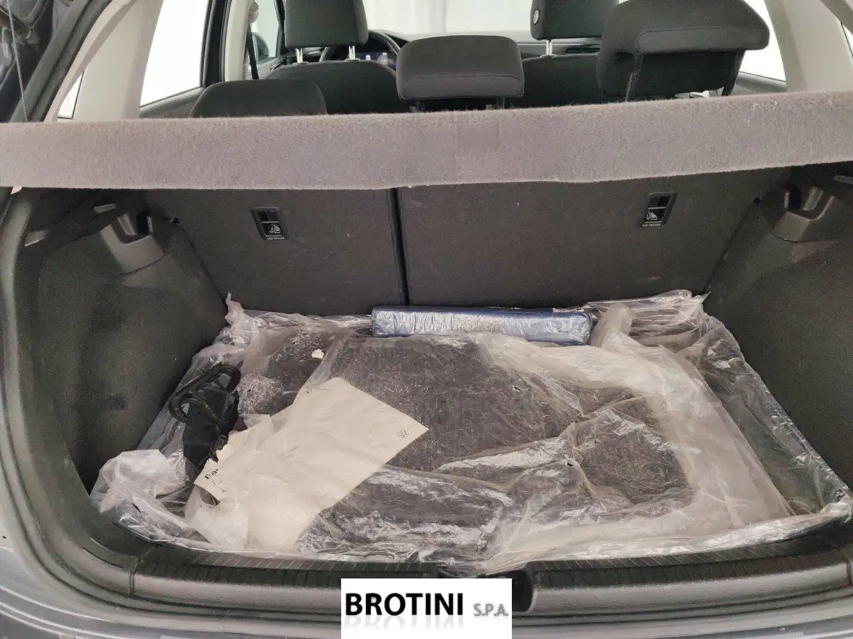 Volkswagen Polo usata a Massa-Carrara (16)