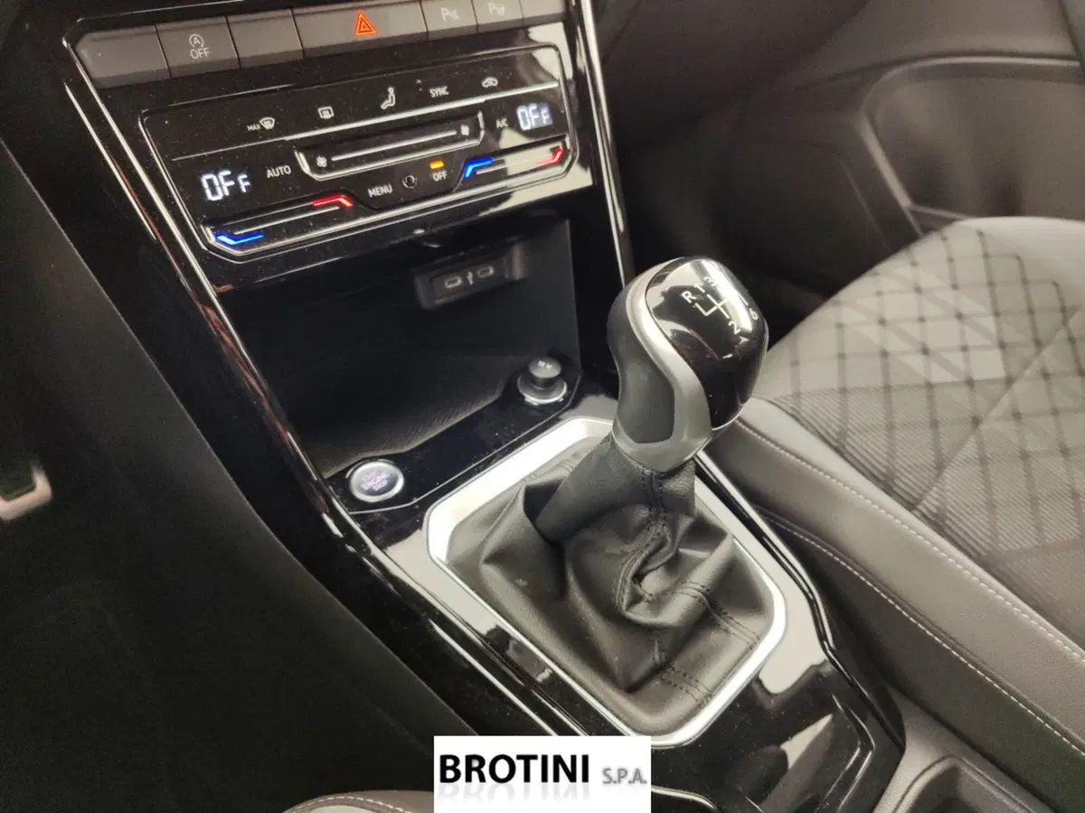 Volkswagen T-Roc usata a Massa-Carrara (11)