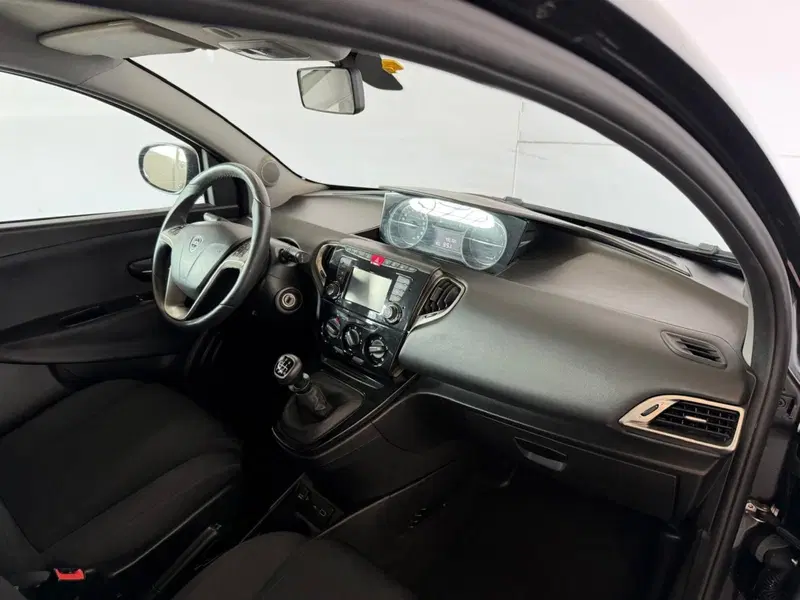 Lancia Ypsilon usata a Monza e Brianza (12)