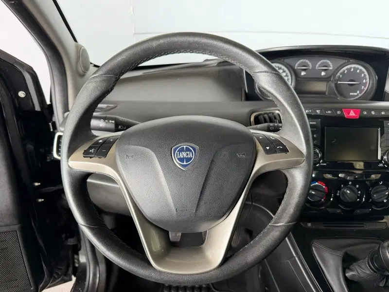 Lancia Ypsilon usata a Monza e Brianza (19)