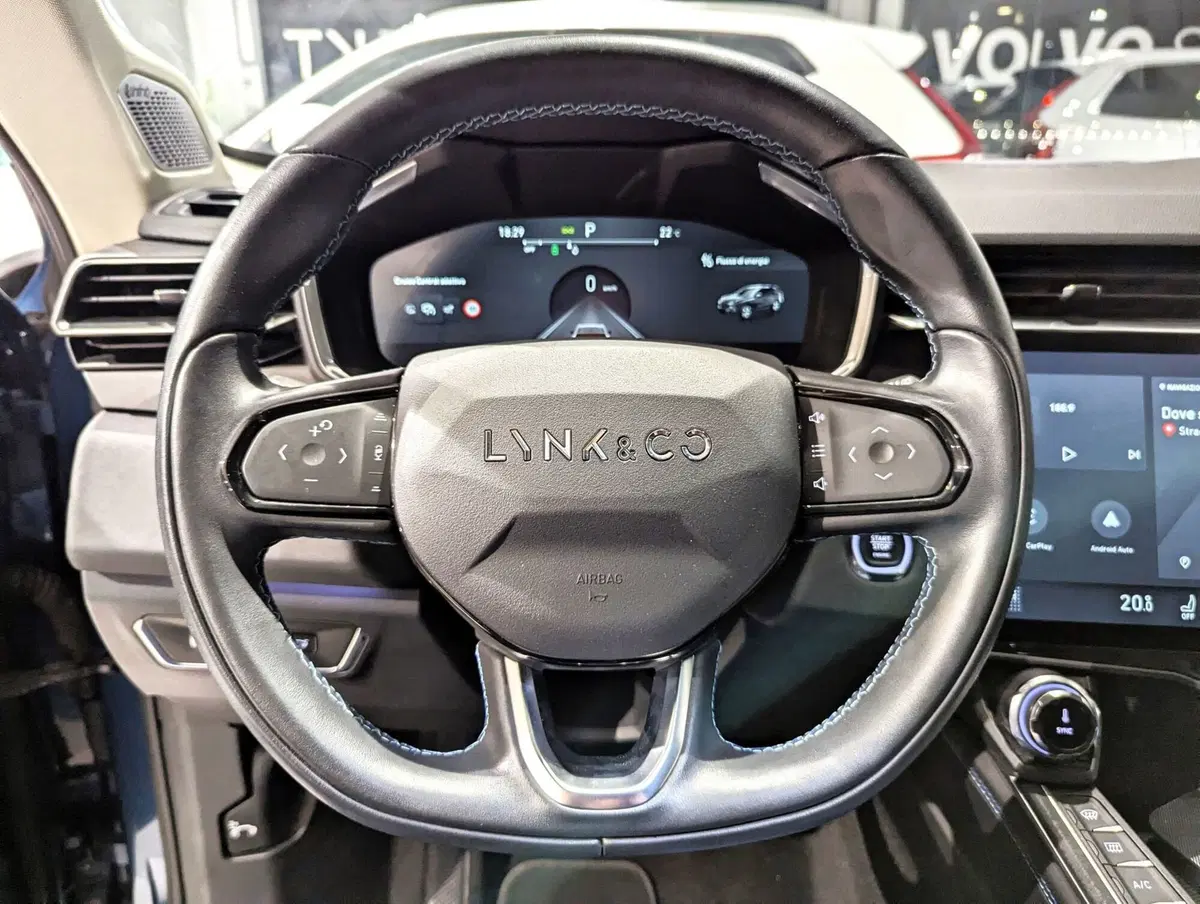 Lynk & Co 01 usata a Pescara (11)
