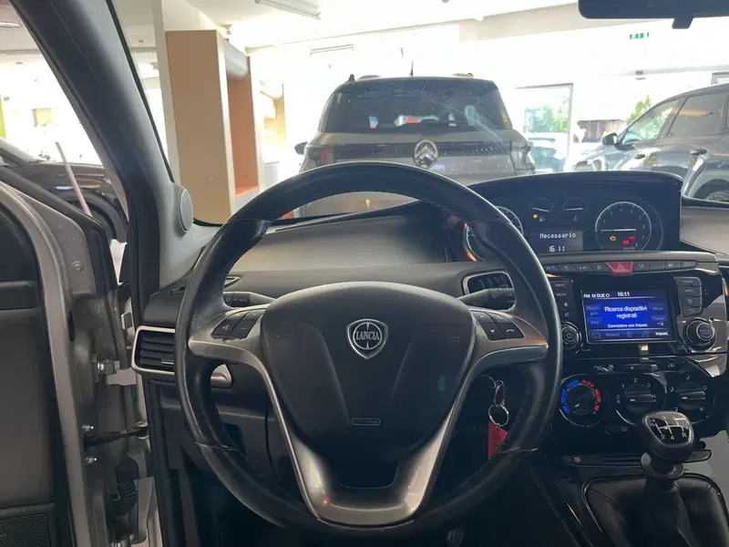 Lancia Ypsilon usata a Rimini (10)