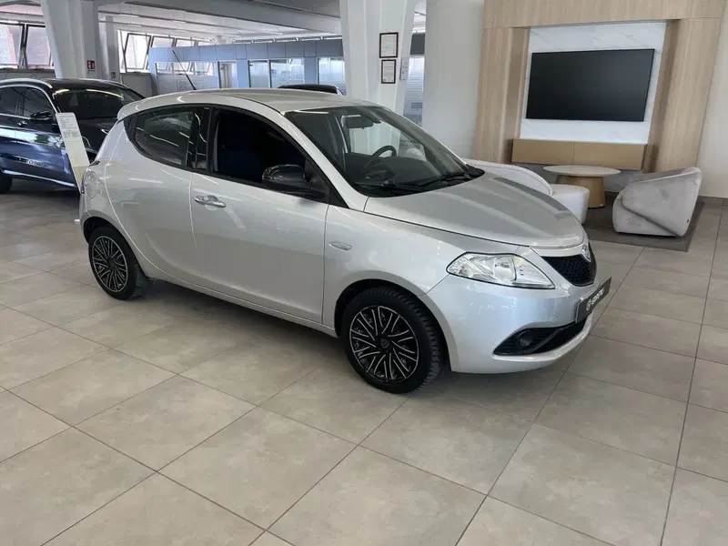 Lancia Ypsilon usata a Rimini (2)