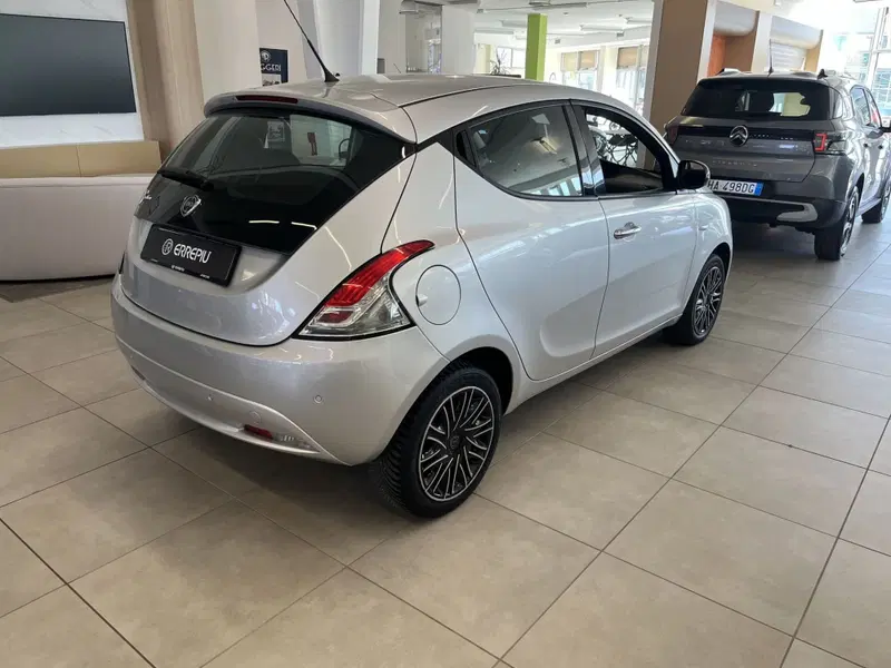 Lancia Ypsilon usata a Rimini (3)