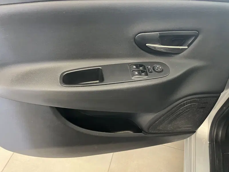 Lancia Ypsilon usata a Rimini (7)