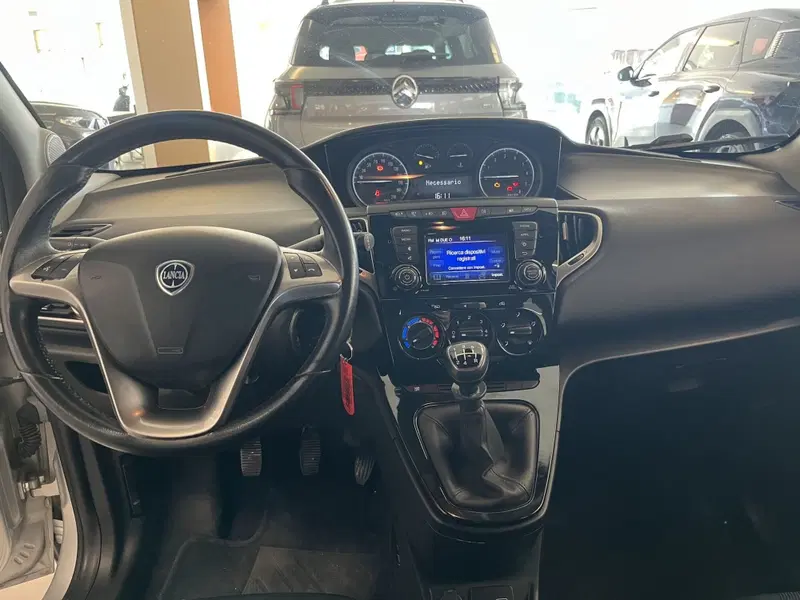 Lancia Ypsilon usata a Rimini (9)