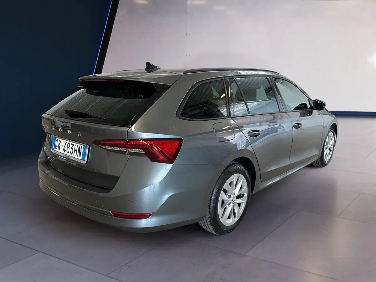 Skoda Octavia Station Wagon nuova a Arezzo (6)