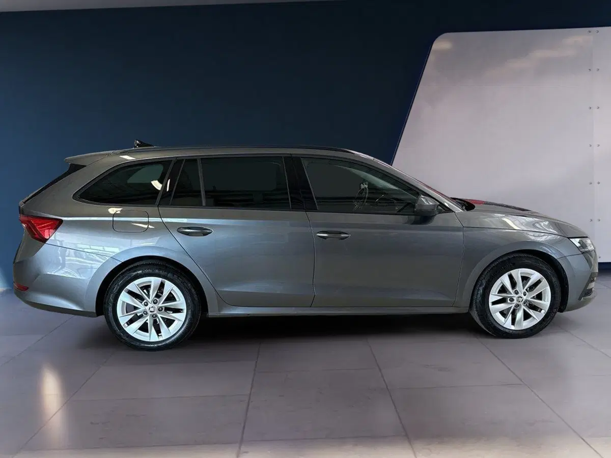 Skoda Octavia Station Wagon nuova a Arezzo (7)