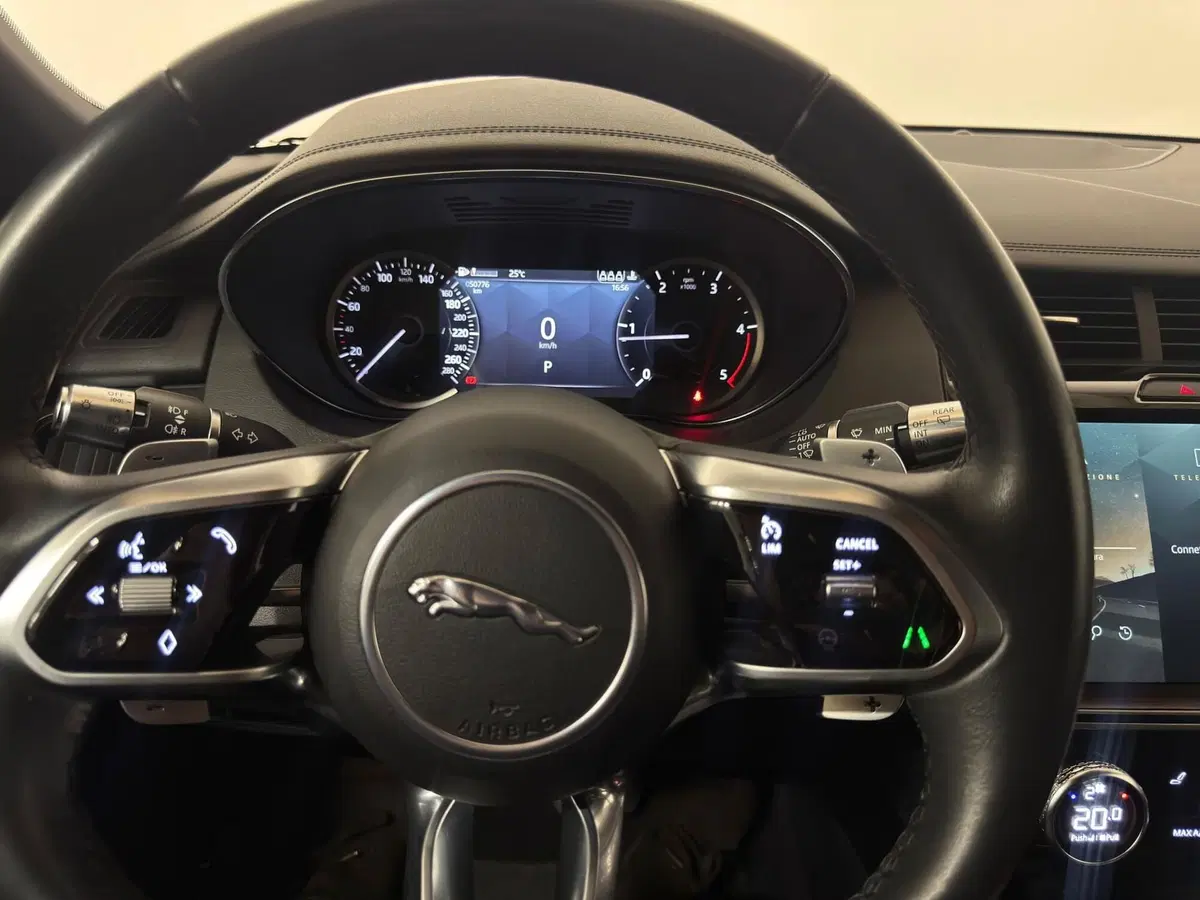 Jaguar E-Pace usata a Novara (14)