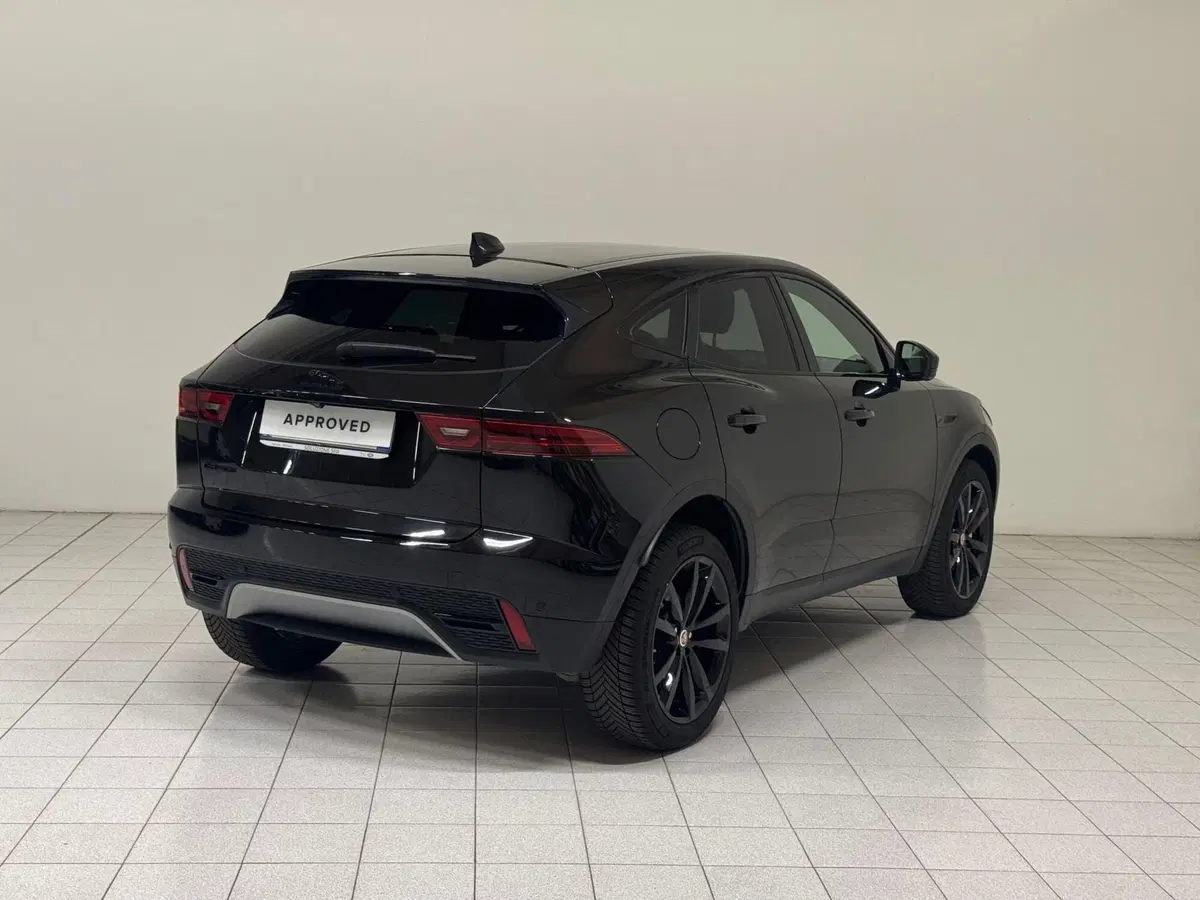 Jaguar E-Pace usata a Novara (2)