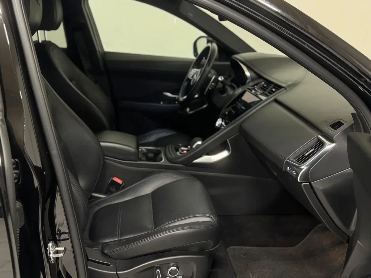 Jaguar E-Pace usata a Novara (3)