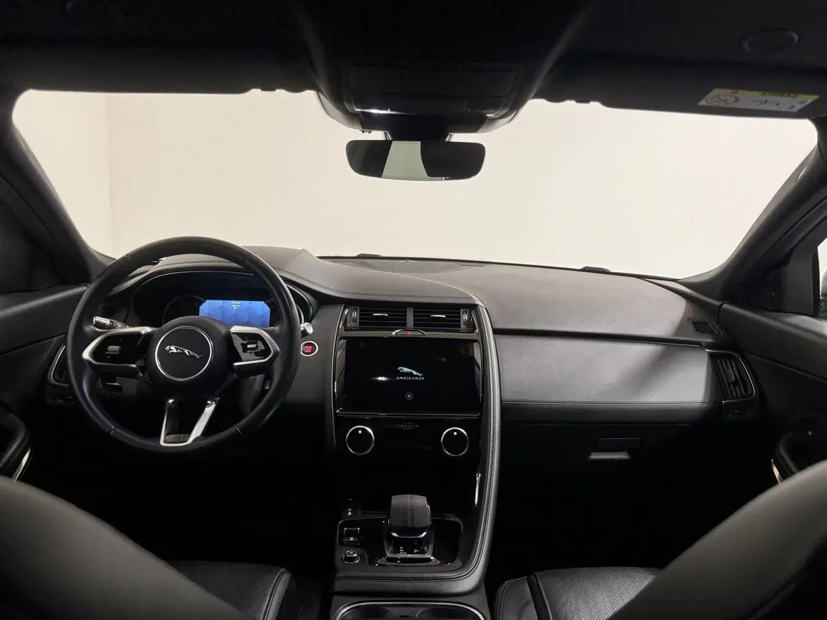 Jaguar E-Pace usata a Novara (4)